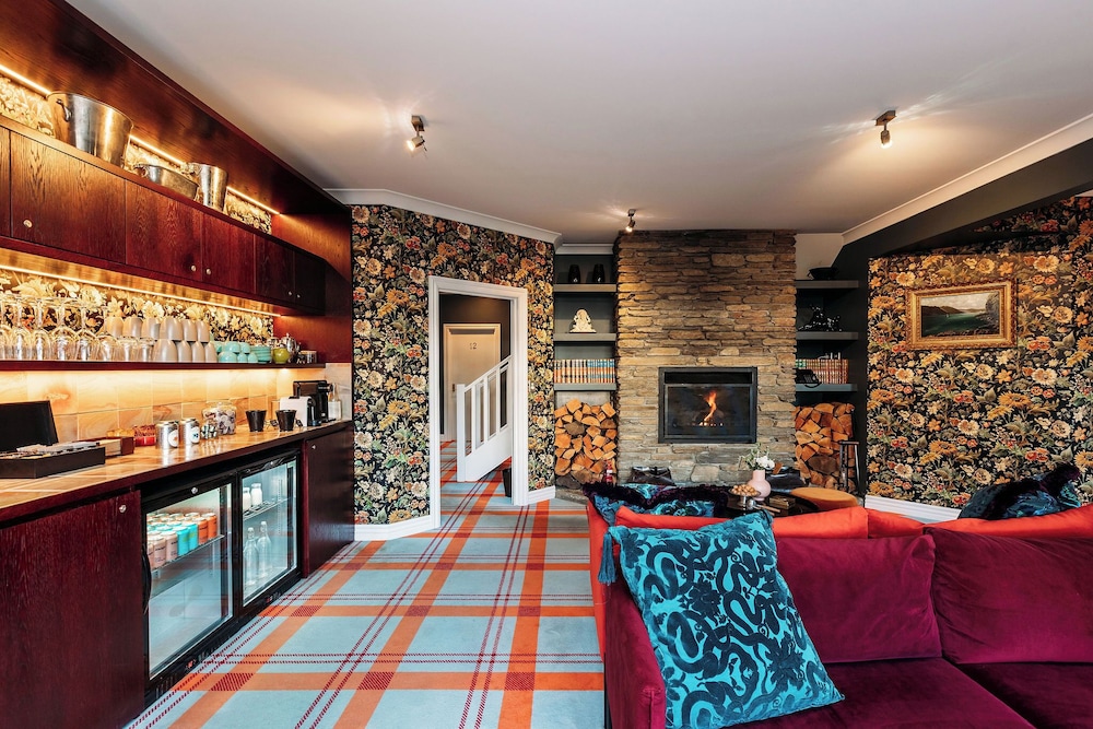 Dairy Private Luxury Hotel 10/81