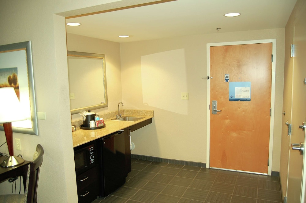 Hampton Inn and Suites Charlotte Airport 47/63