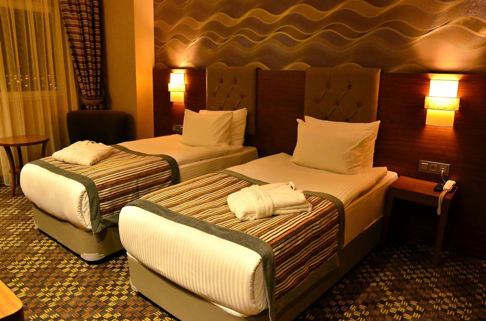 ADRANOS HOTEL 12/62