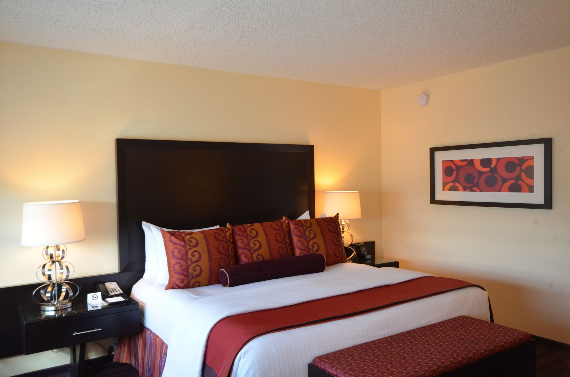1 BEDROOM, SUITE, KING BED