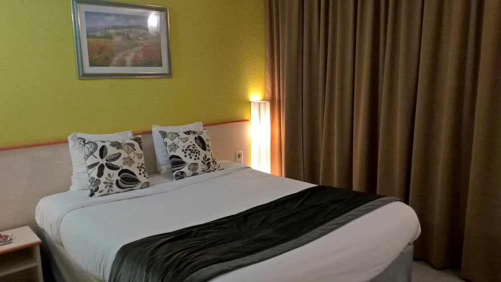 HOTEL TAMBOURIN 12/40