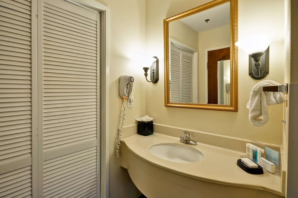 Hampton Inn Suites Charleston West Ashley 20/56