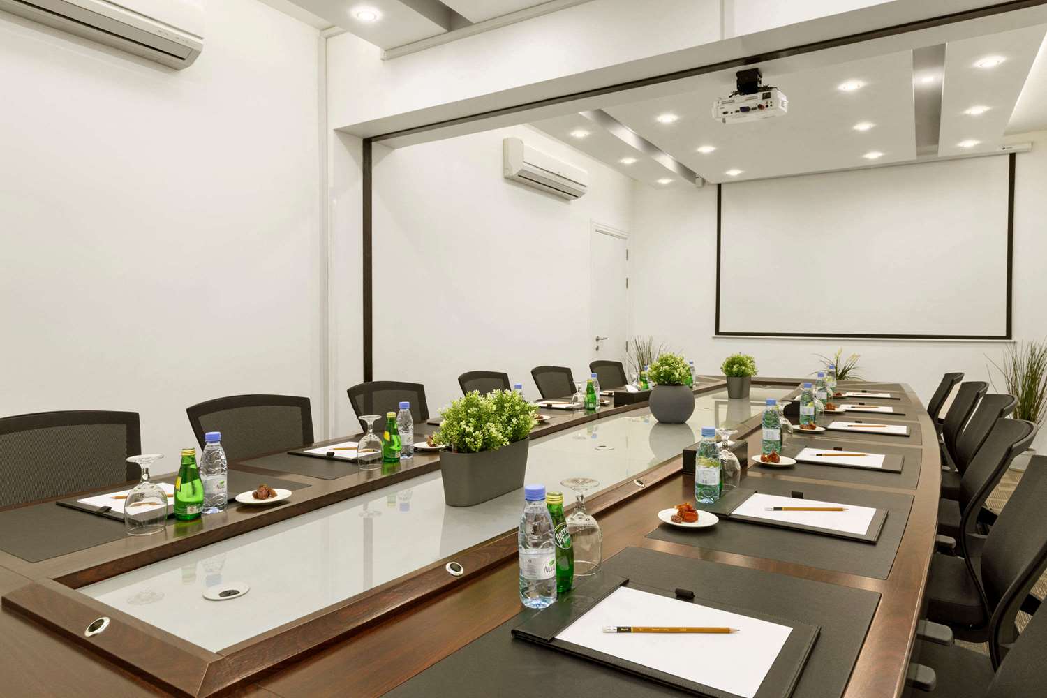 Super 8 Al Riyadh By Wyndham 33/33