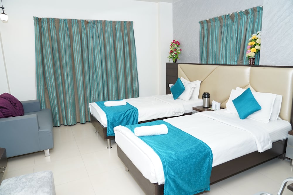 OYO Premium Paldi Cross Road 24/75