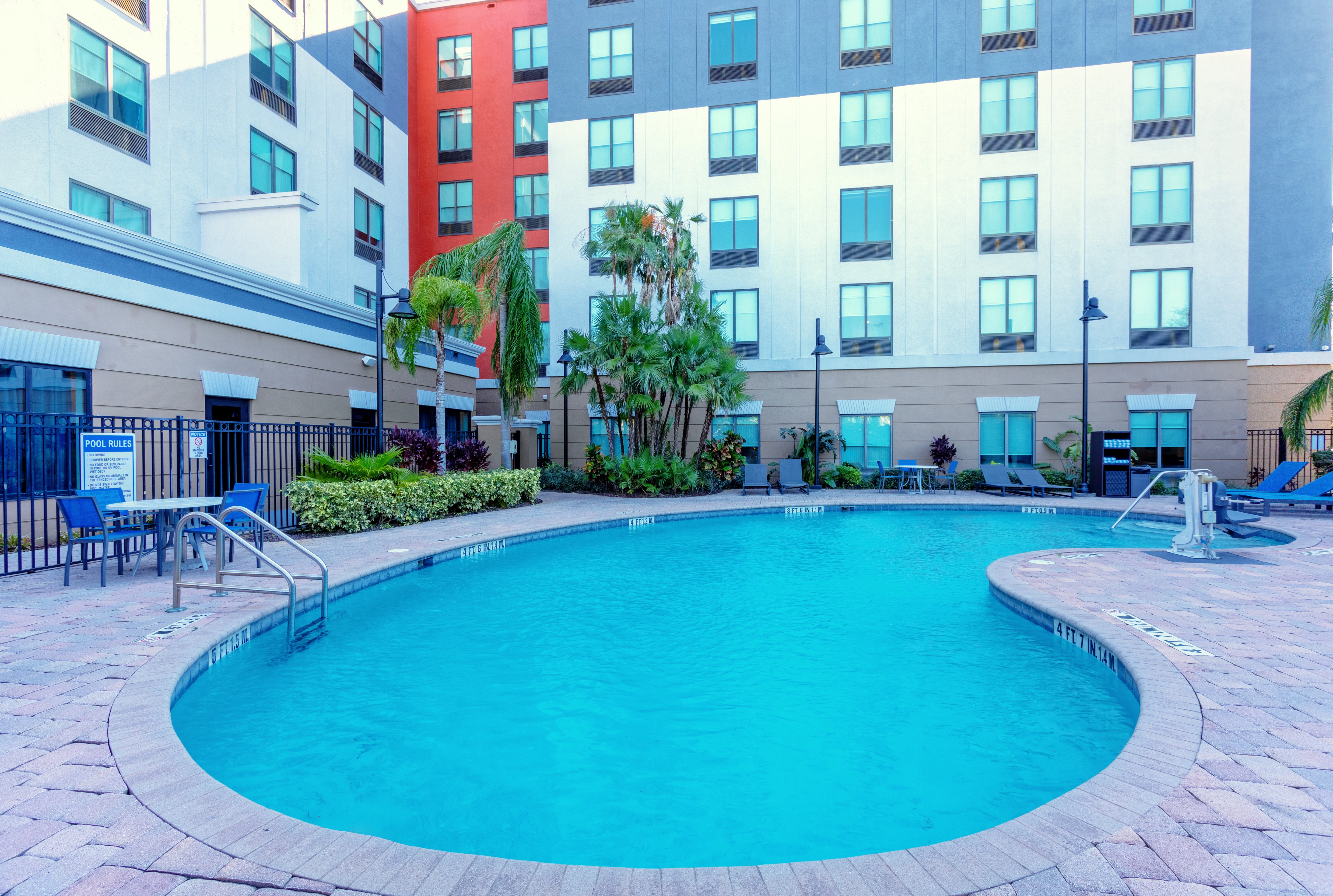 Holiday Inn Express and Suites Orlando - International Drive 74/79