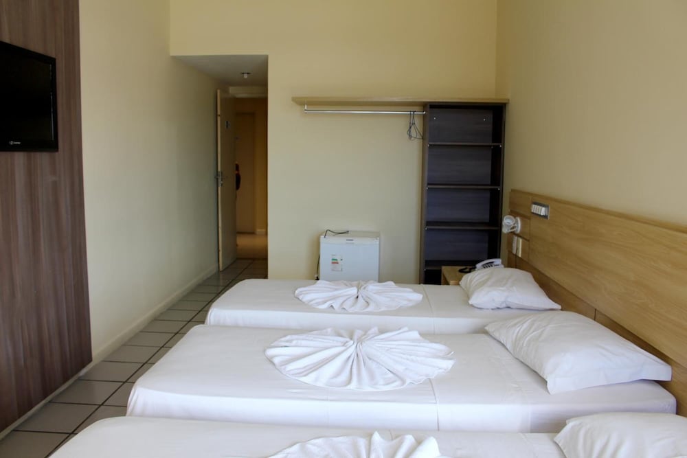 APARTMENT, TRIPLE, TWIN BEDS