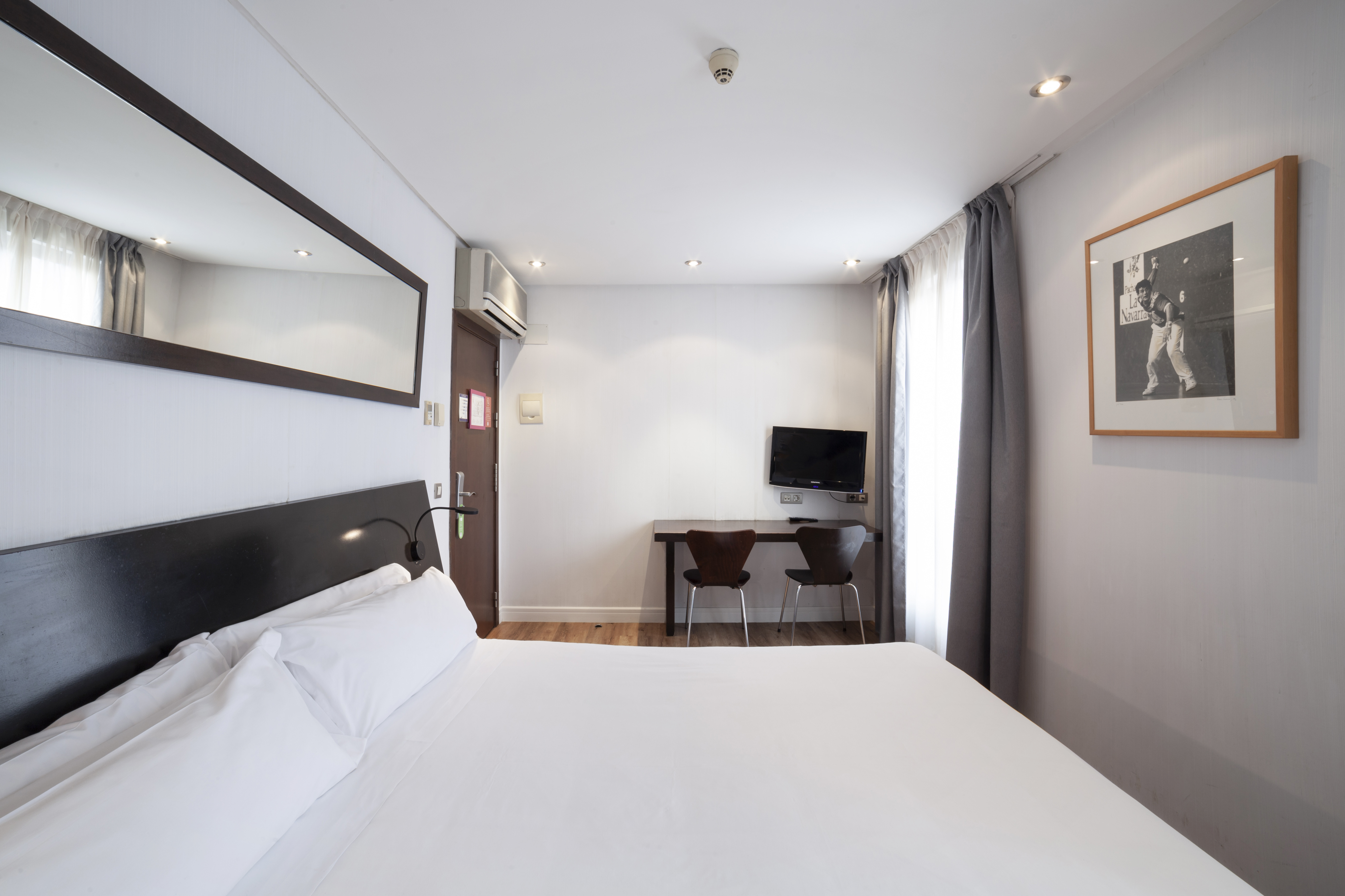 Room, Single, Double or Twin Bed