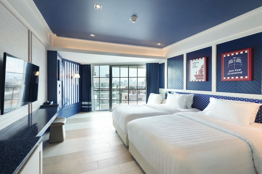The Cruise Hotel 13/50