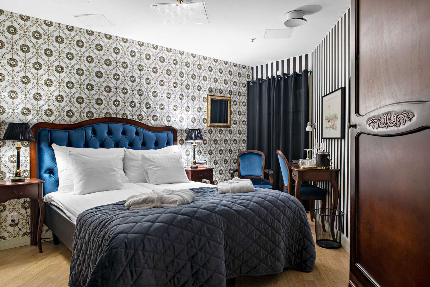 Room, Twin Beds, No Window