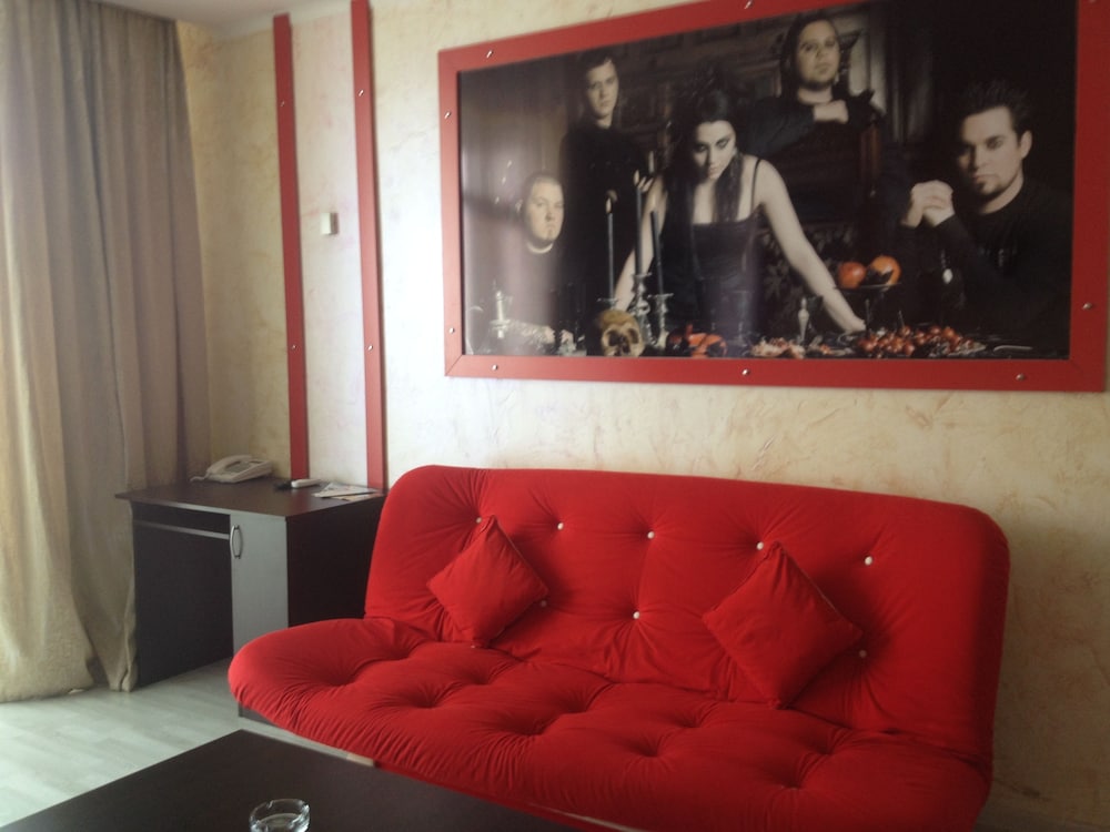 ROCK HOTEL FIRST LINE 15/80