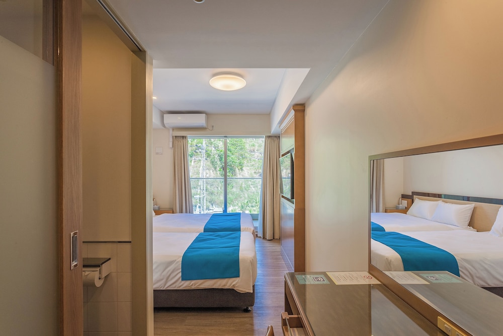 OKINAWA KARIYUSHI LCH.RESORT on The Beach 18/50