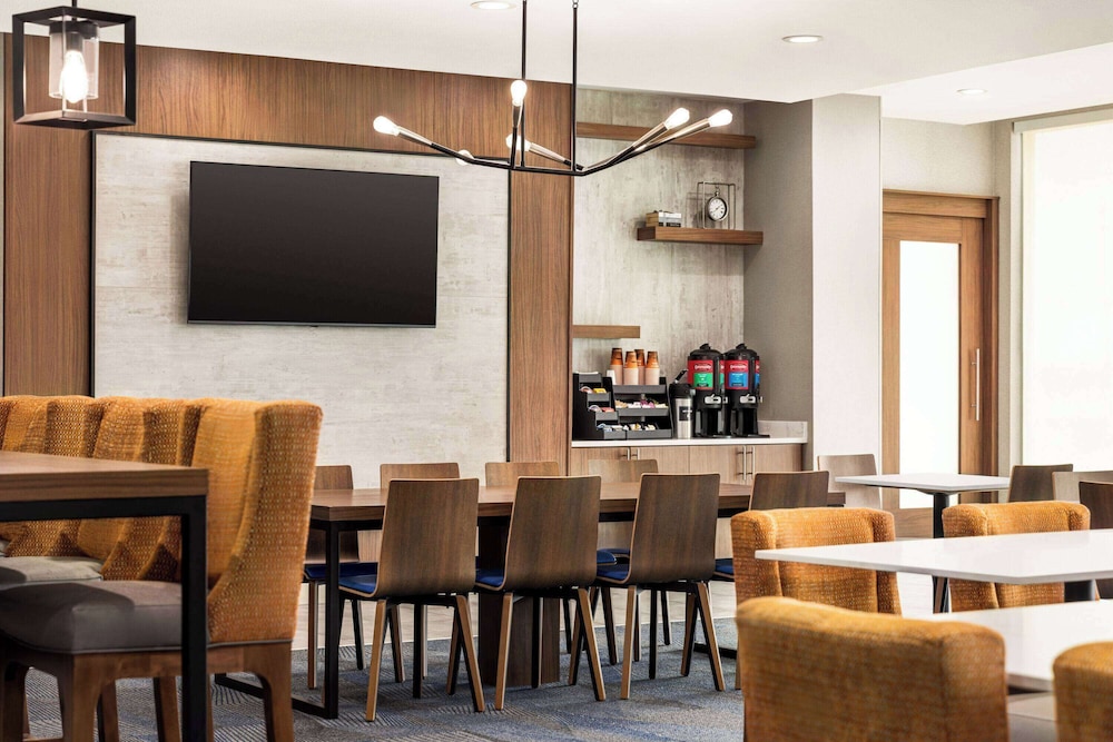 La Quinta Inn & Suites by Wyndham Austin South 51/53
