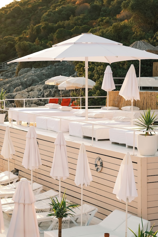 Club Capa Hotel 3/48