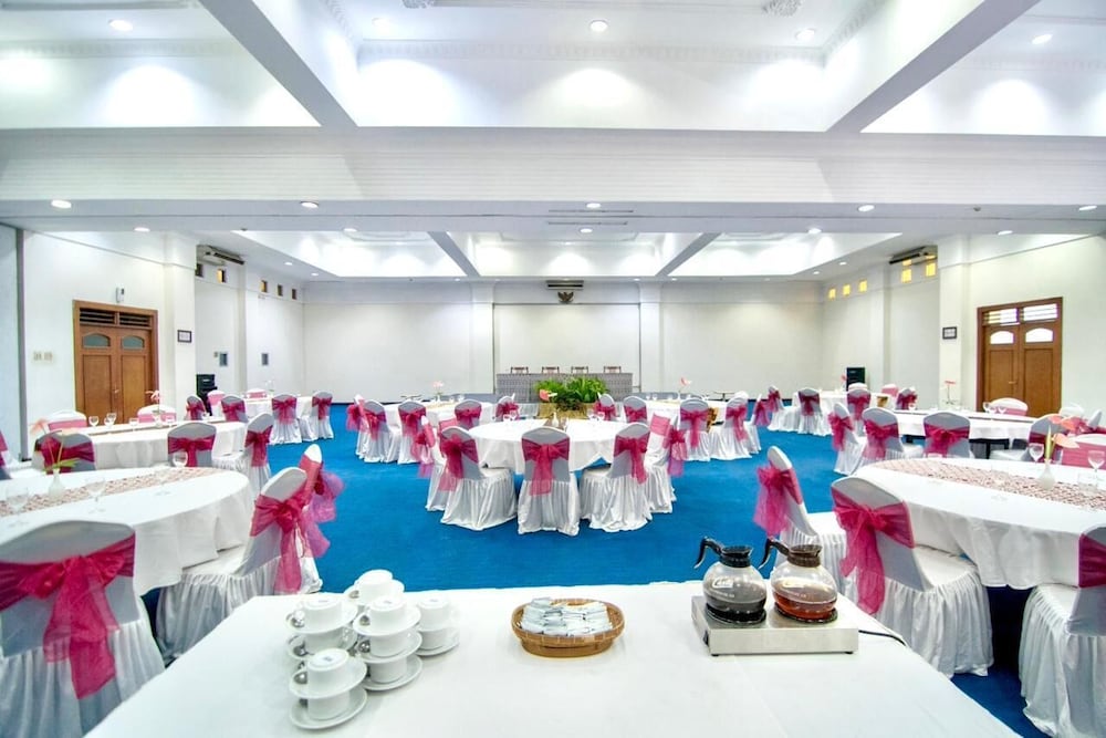 KRESNA HOTEL WONOSOBO 50/50