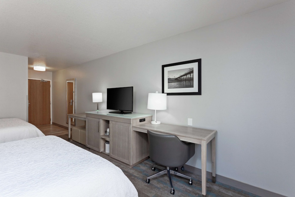 Hampton Inn and Suites Hermosa Beach 22/43