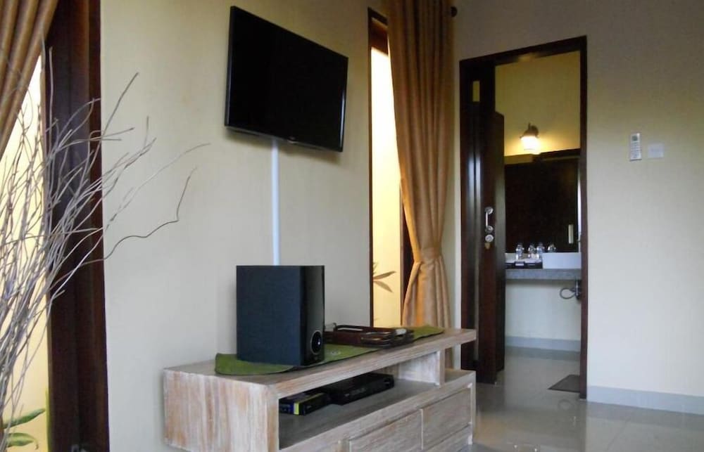 Avisara Villa and Guest House 17/50