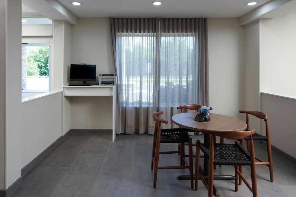 Fairfield Inn & Suites South Boston 48/68