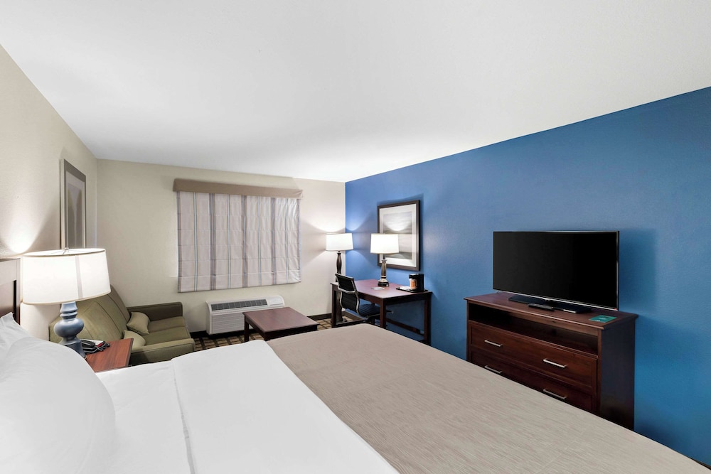 جناح بسرير كينج مع أريكة لذوي الإعاقة، Quality Inn & Suites Big Spring 2/3