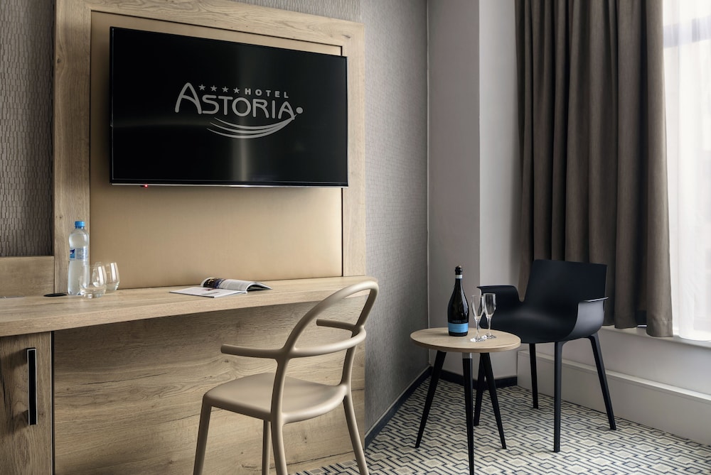 Astoria Hotel 51/56