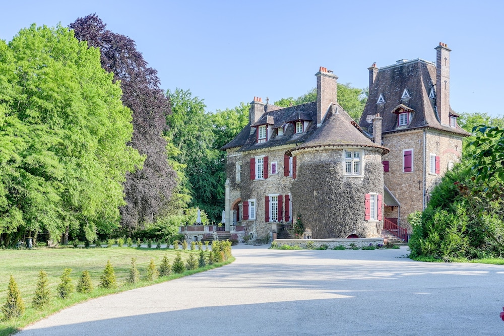 Le Petit Chateau de Barbizon au Bois du Mee 58/61