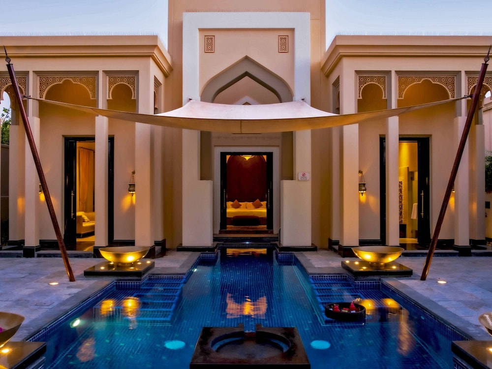 Raffles Al Areen Palace Bahrain 12/69