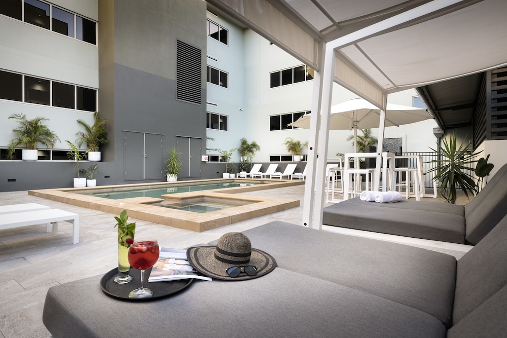 Grand Hotel And Apartments Townsville 18/20