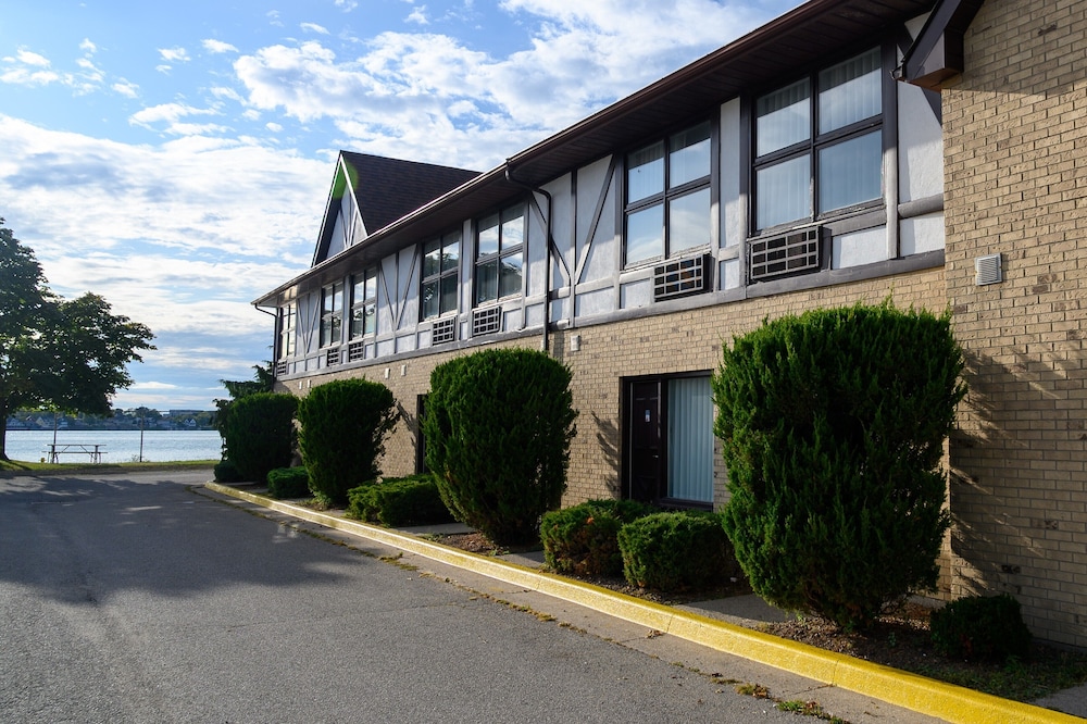 Days Inn by Wyndham Sarnia Harbourfront 6/59