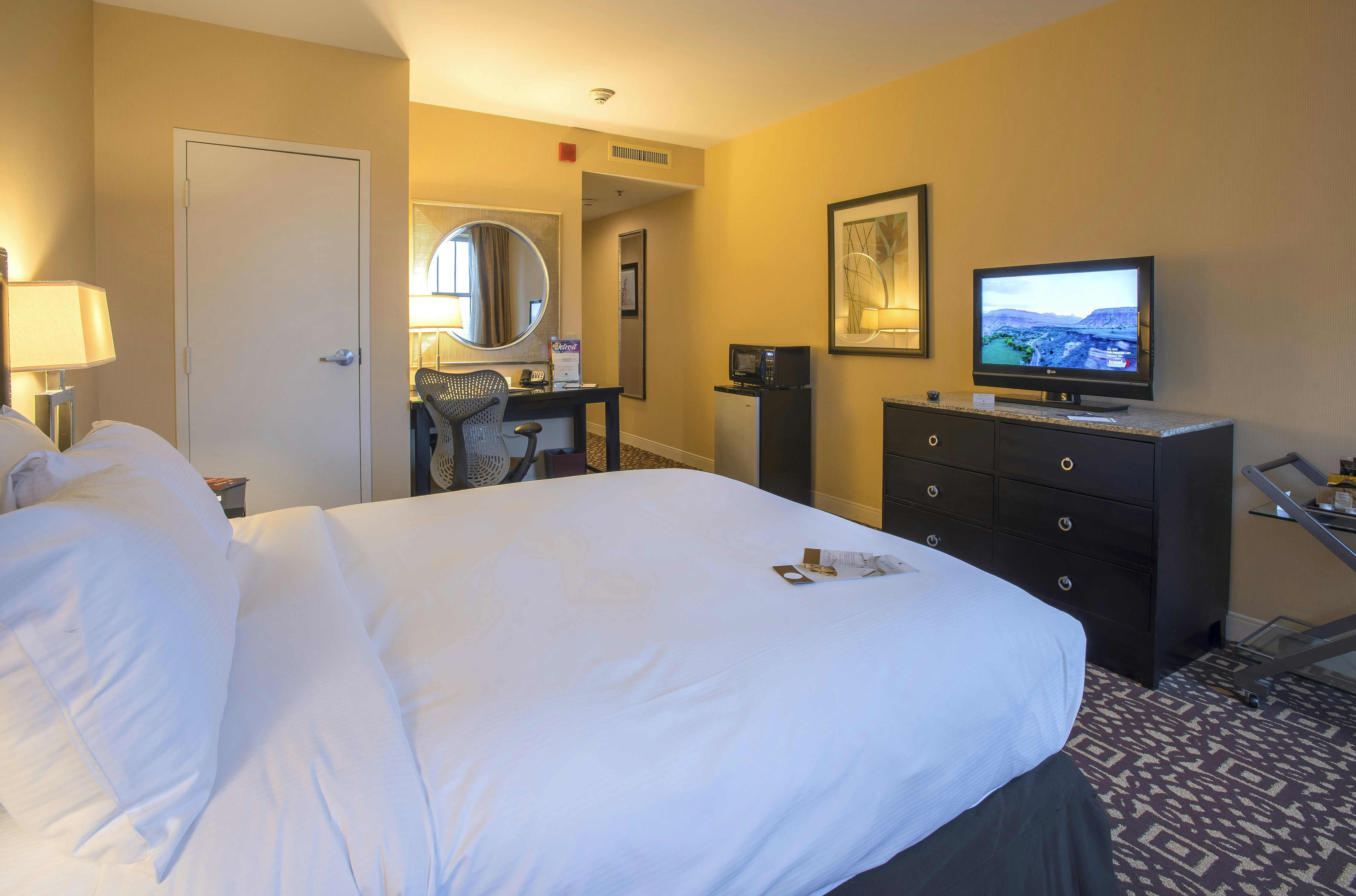 DoubleTree Suites by Hilton Detroit Downtown - Fort Shelby 12/59