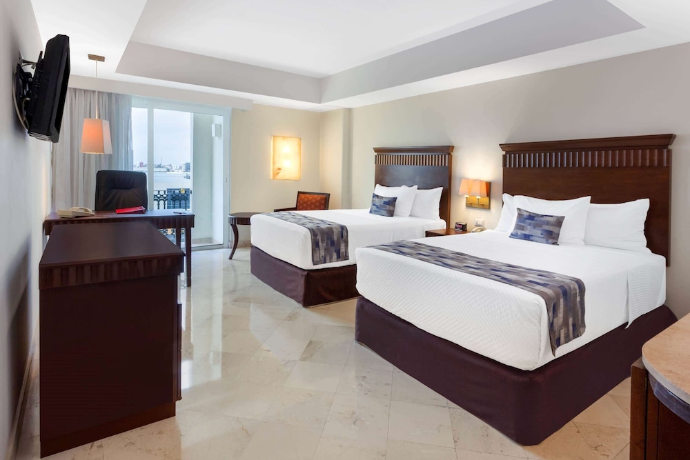ROOM, 2 DOUBLE BEDS
