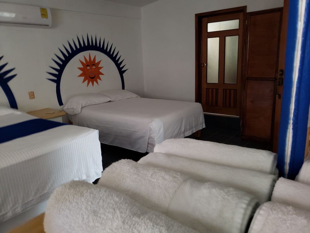 Hotel &amp; Club Campestre Altos Paraiso 8/50