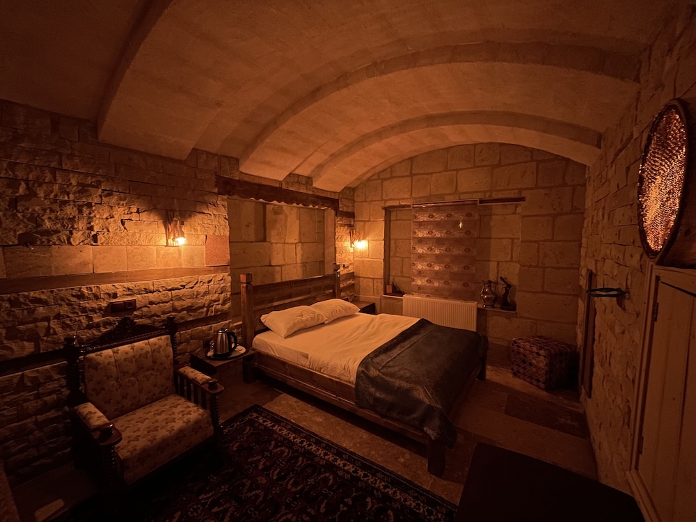 The Cave House 17/38