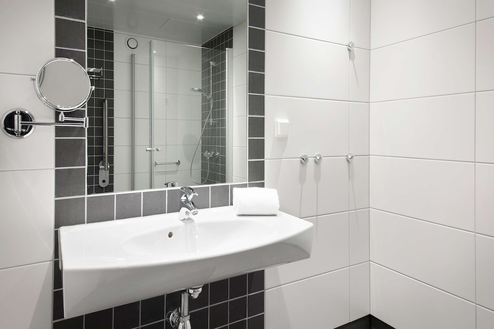 Park Inn By Radisson Oslo Airport Hotel West 73/75