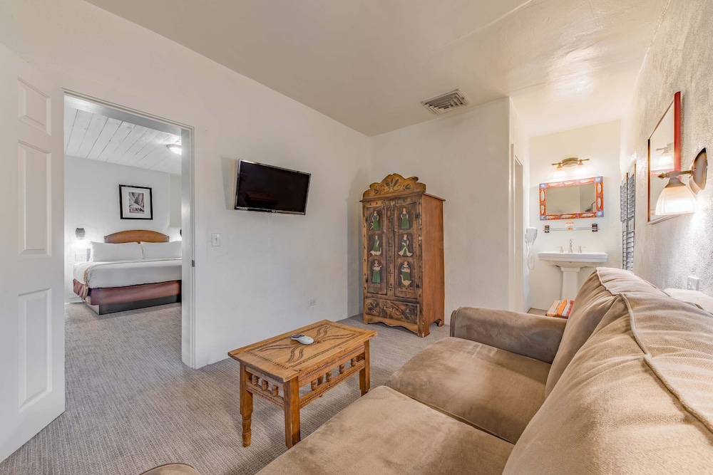 The Historic Taos Inn 58/80