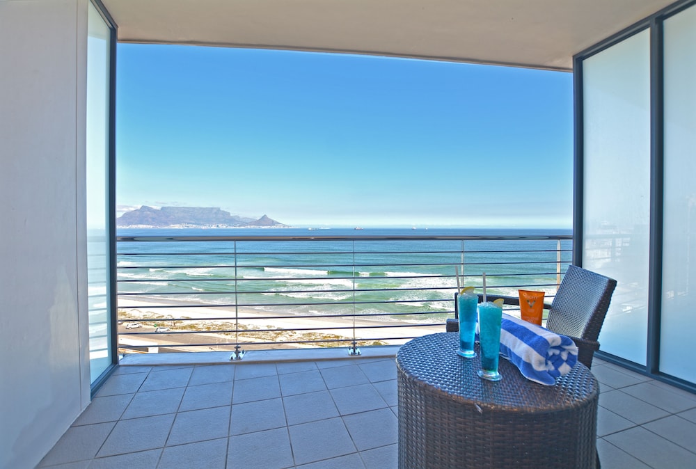 Blaauwberg Beach Hotel 74/100