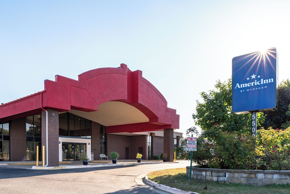 AmericInn by Wyndham Grand Rapids Airport North 4/62