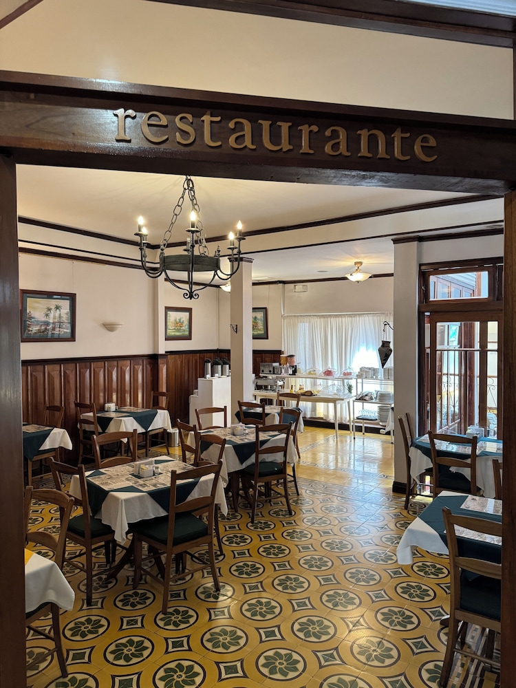 Fleur De Lys Hotel 43/61