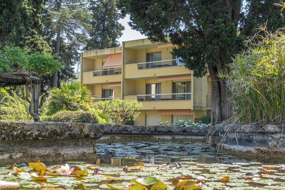 VVF Villages 'Les Eucalyptus' Juan Les Pins 37/50