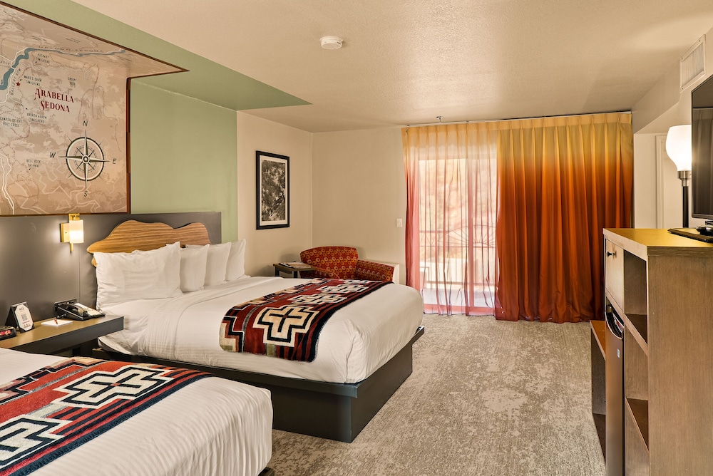 TRAILHEAD, DELUXE, 2 QUEEN BEDS