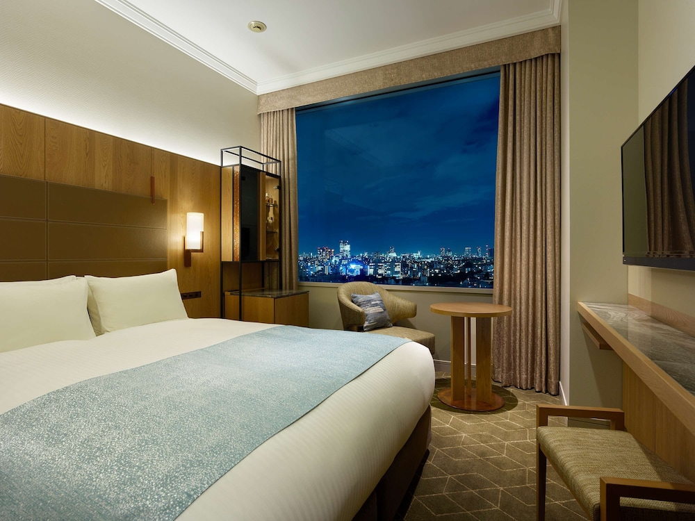 STANDARD, QUEEN BED