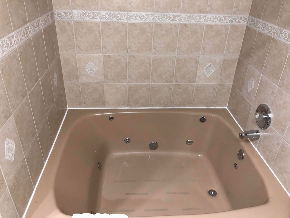 Countryside Inn and Suites Council Bluffs 22/57