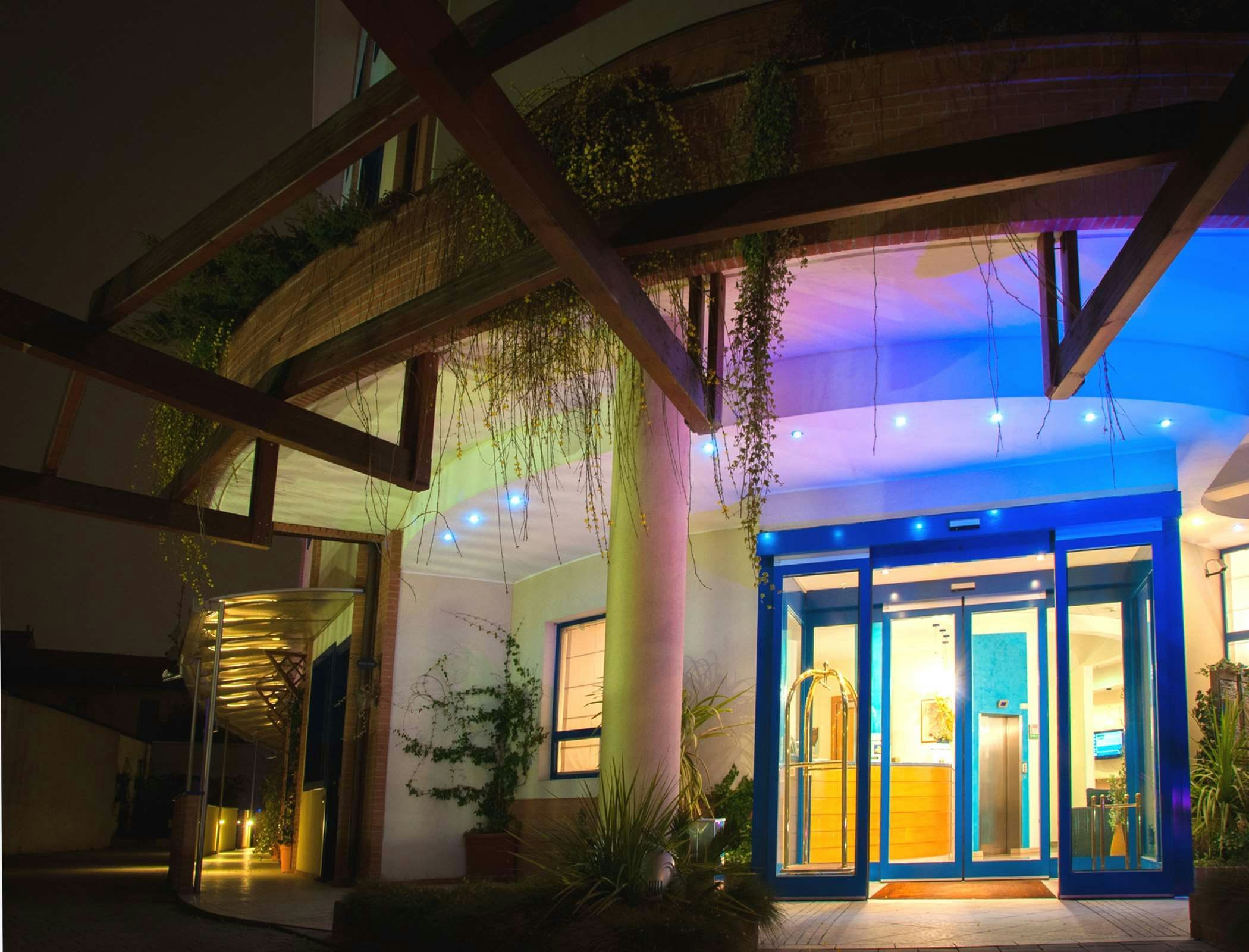 Welcome Hotel 4/45