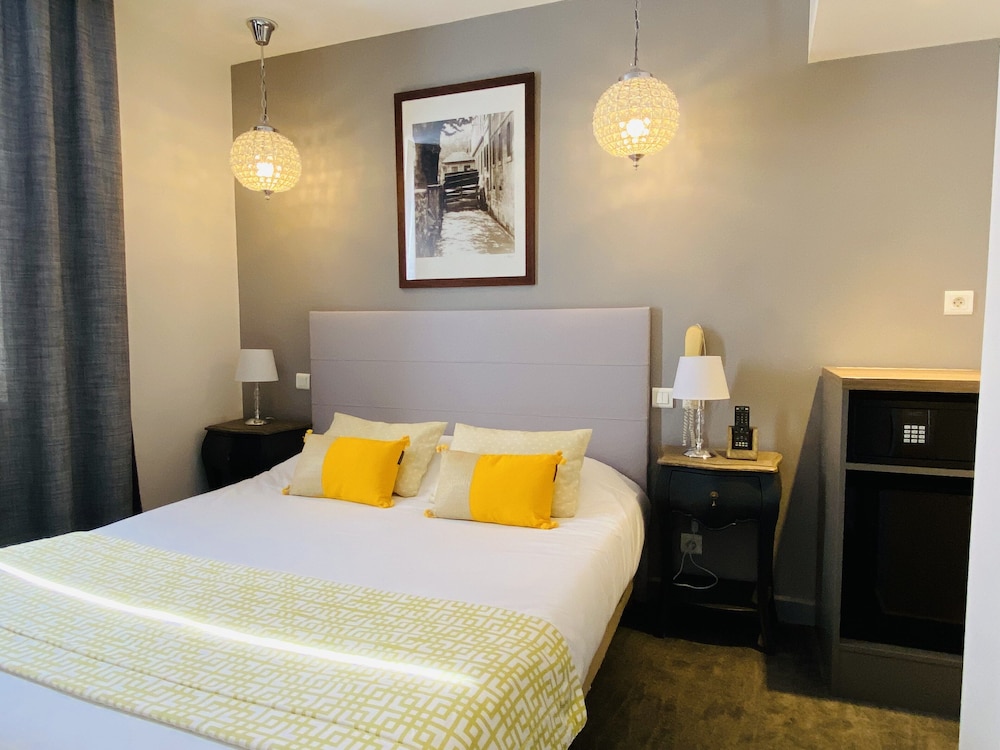 Brit Hotel Acacias 21/69