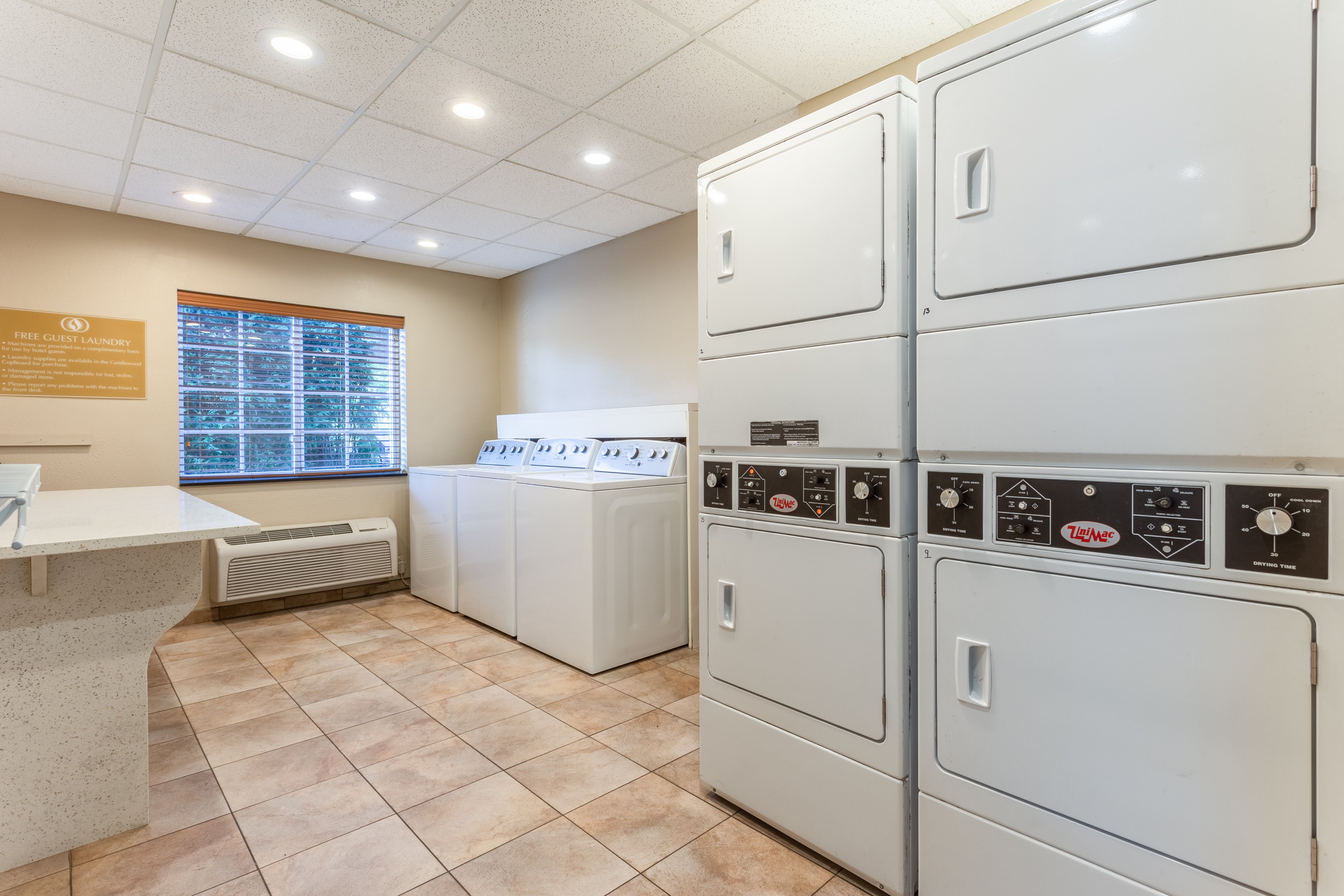 CANDLEWOOD SUITES AURORA- NAPERVILLE 10/51
