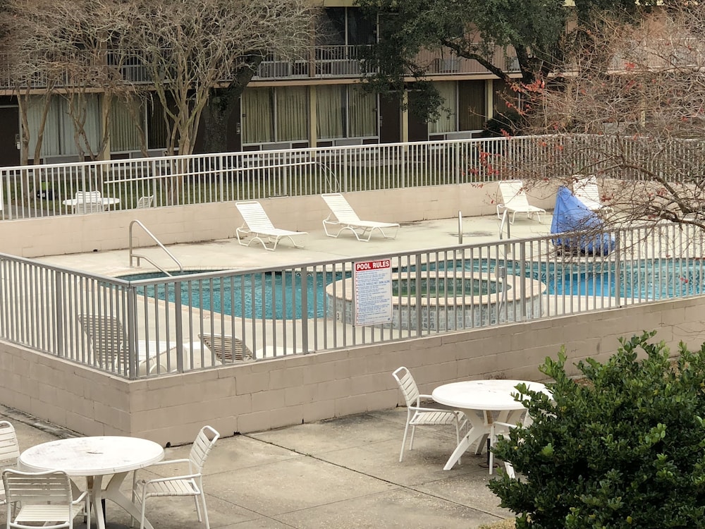 Super 8 by Wyndham Baton Rouge/I-10 13/31