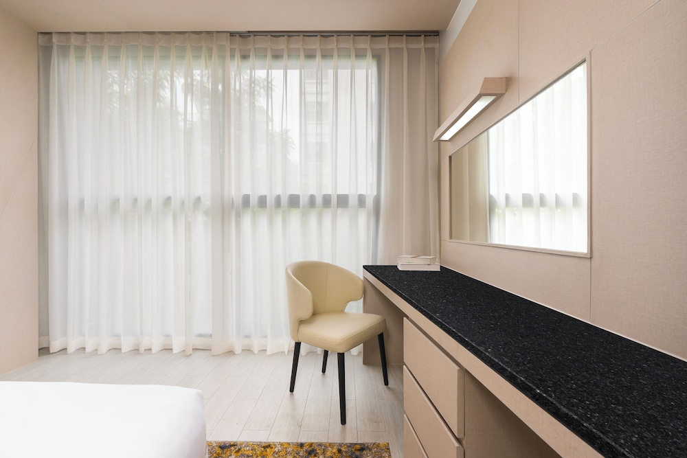 Hyatt Place Bangkok Sukhumvit 1 49/50