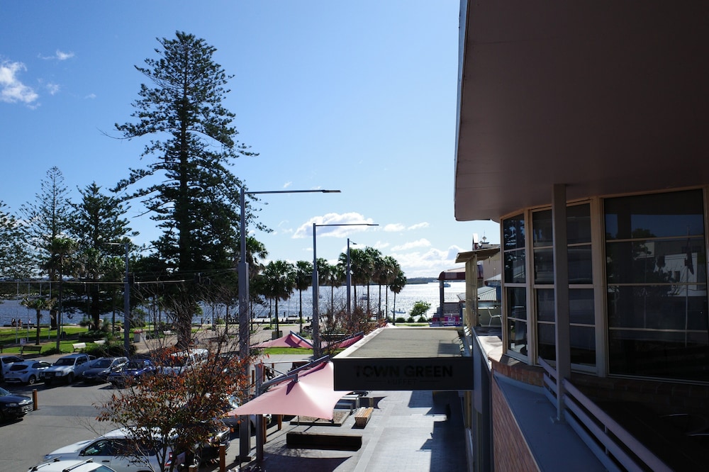 Port Macquarie Hotel 61/66