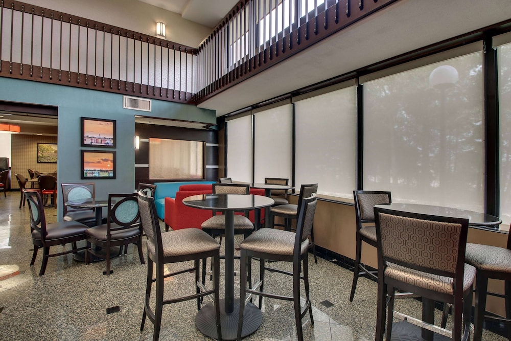 Heritage Inn & Suites The Woodlands, Trademark by Wyndham 48/60