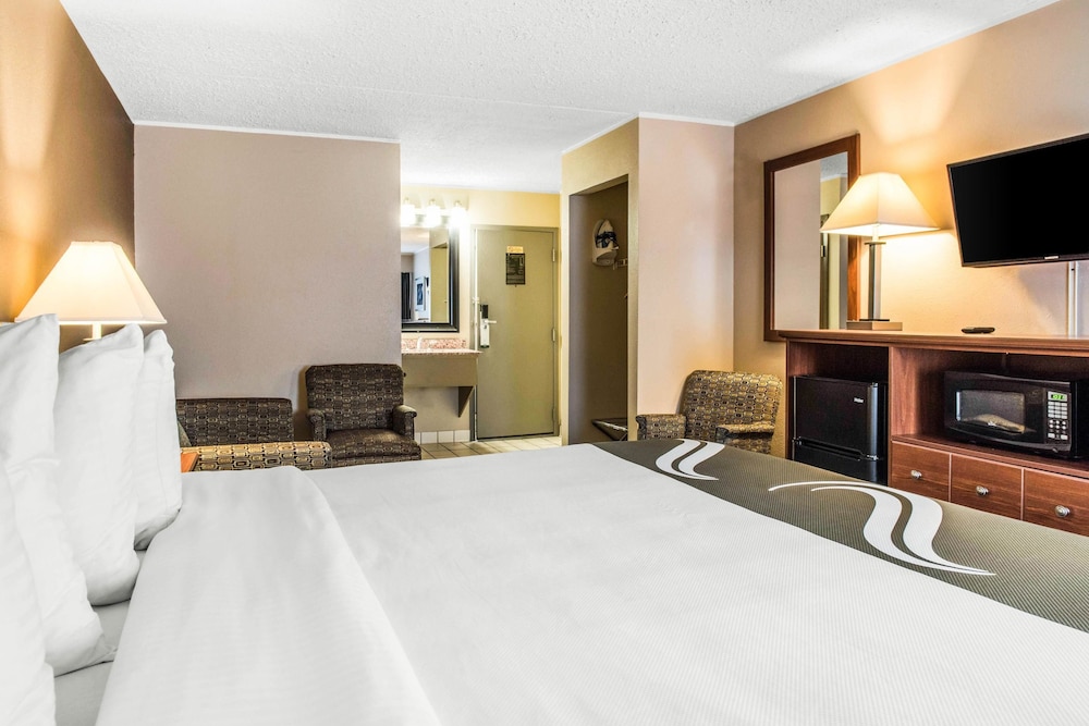 Quality Inn Austintown-Youngstown West 9/35