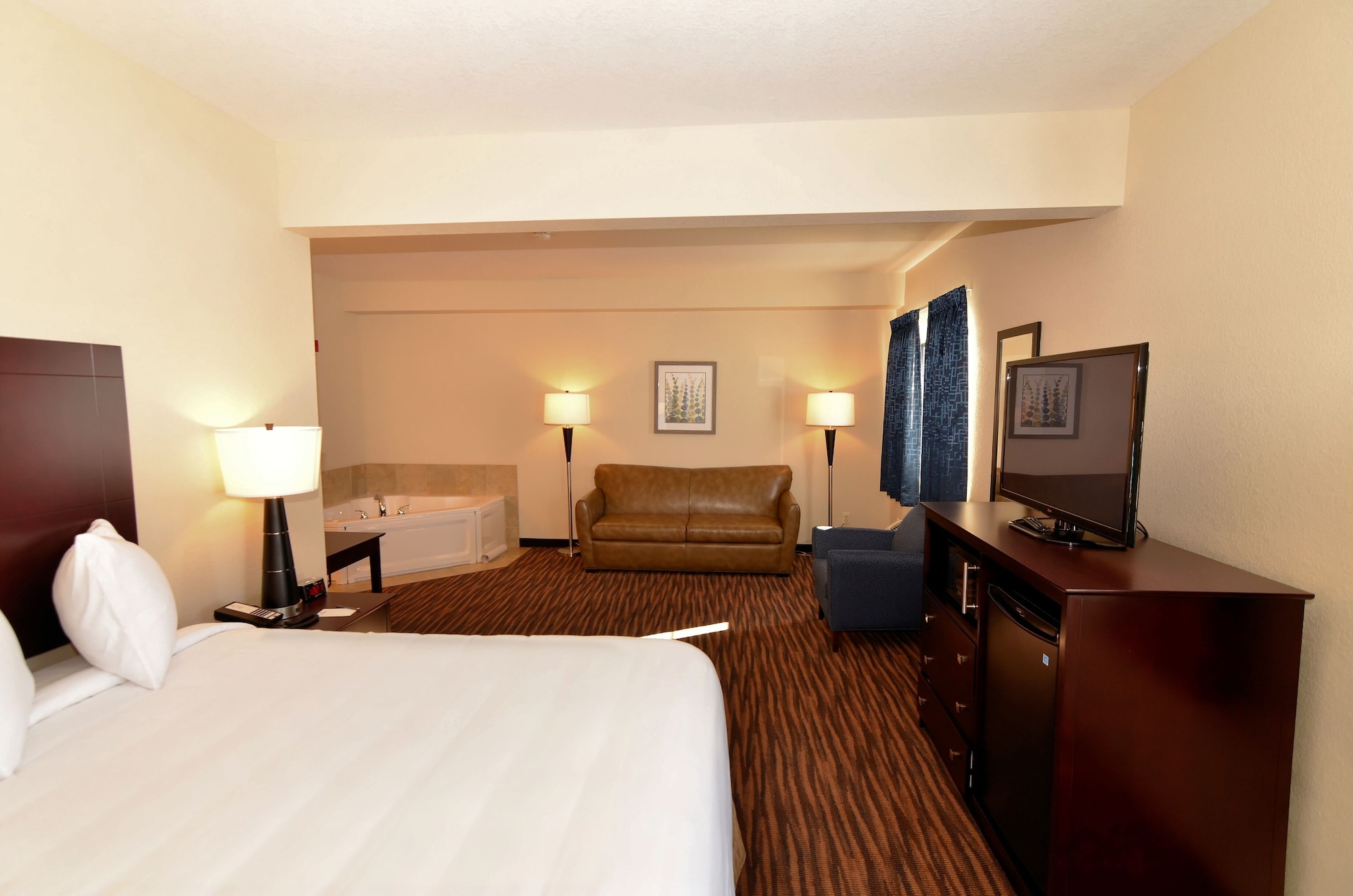 Suite, King Bed, Hot Tub