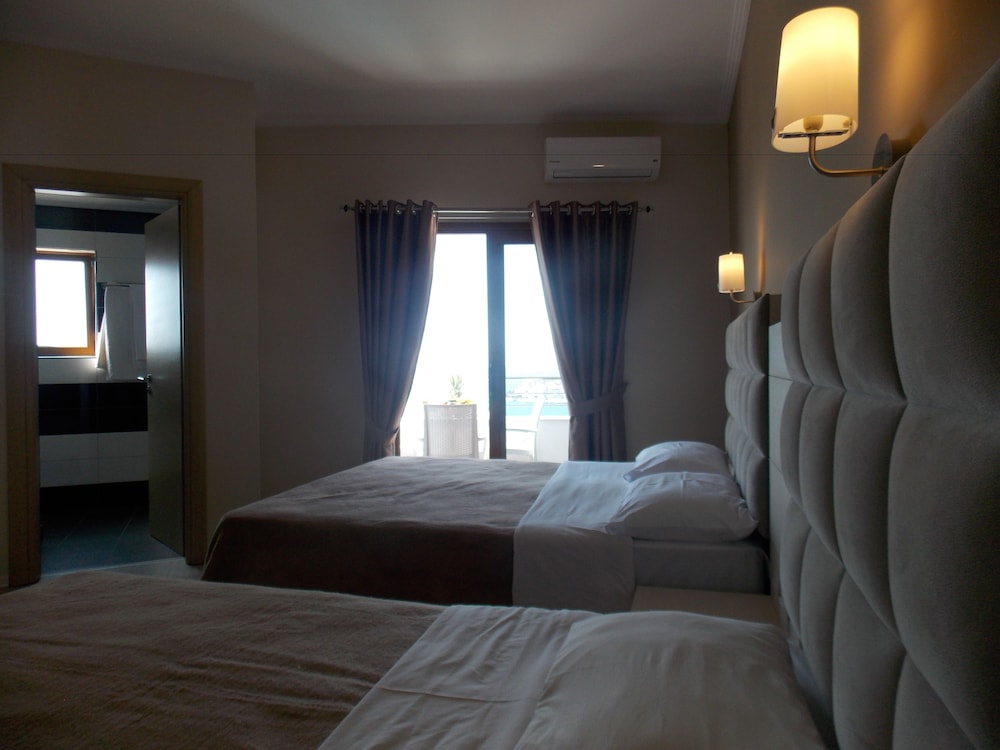 DELUXE, DOUBLE BED, SEA VIEW
